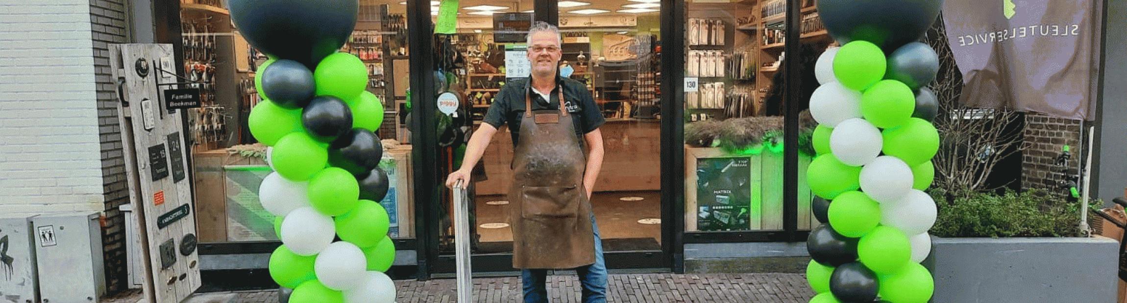 <a href='./'>Schoenmakerij <span class='moveMe'>F</span>eenstra</a>